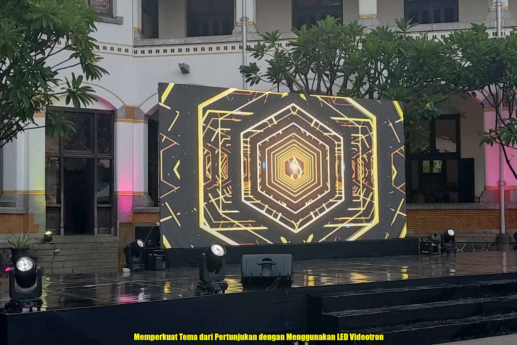 Memperkuat Tema dari Pertunjukan dengan Menggunakan LED Videotron
